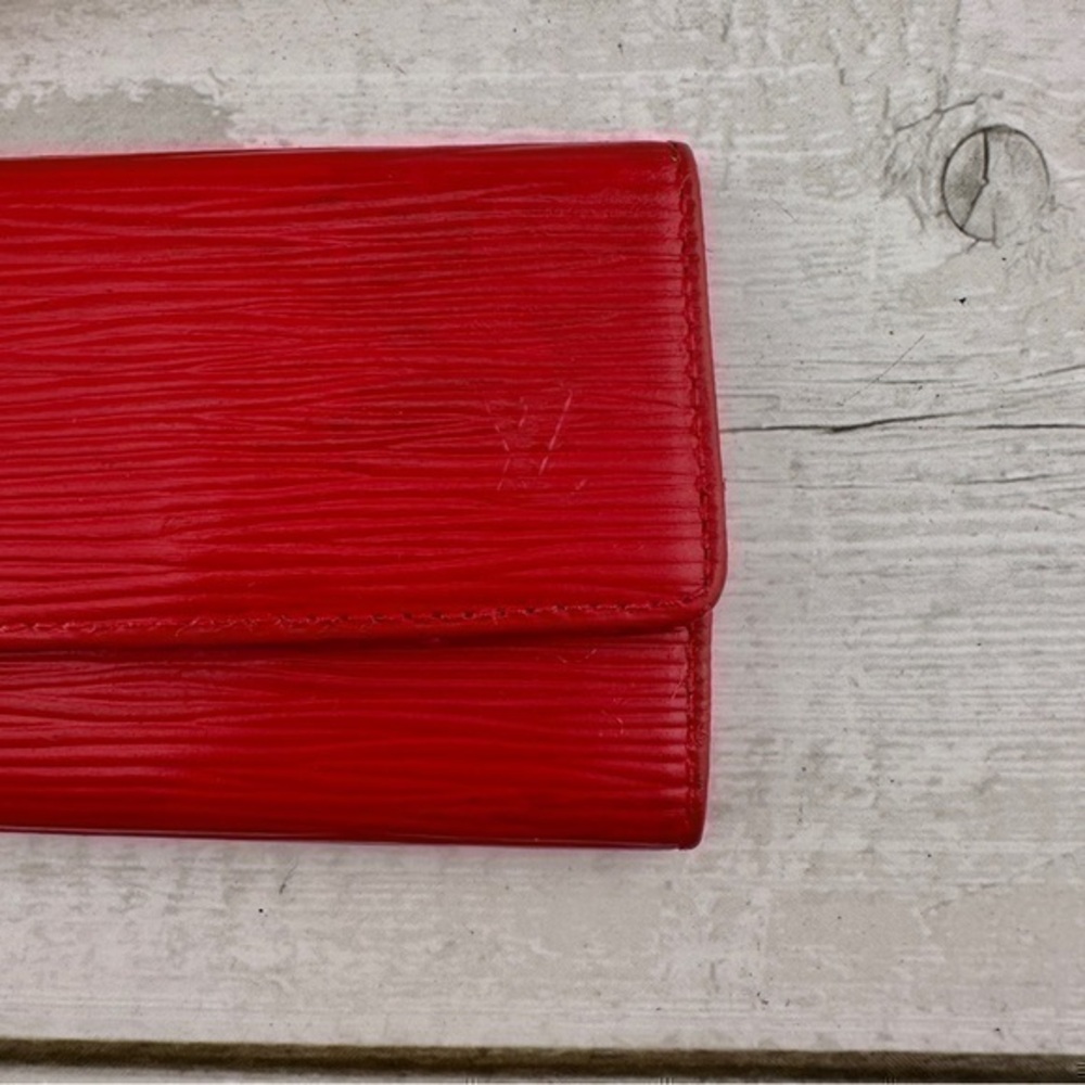 AUTHENTIC Louis Vuitton key holder. Previously owned. Red. - Picture 14 of 16